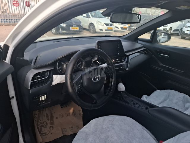 מודעת רכב טויוטה C-HR 1