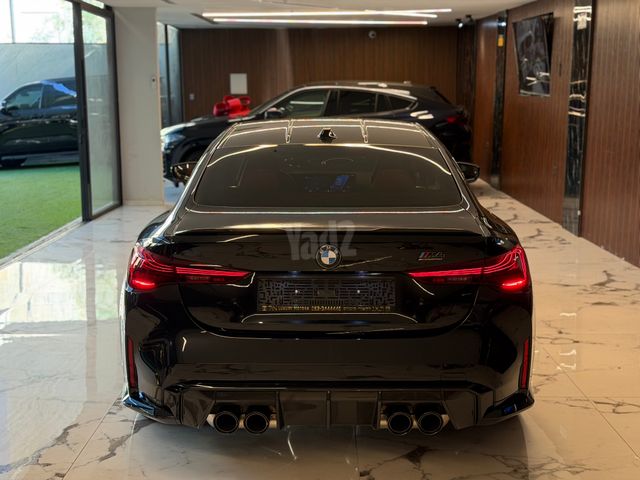 ב מ וו M4