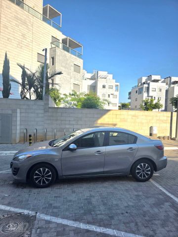 מודעת רכב מאזדה 3