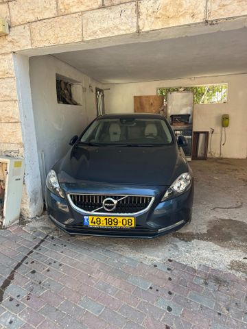 וולוו V40