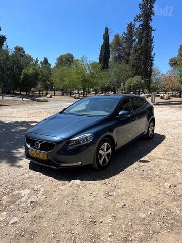 וולוו V40