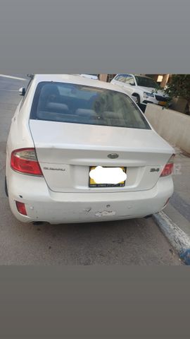 סובארו B4/לגאסי