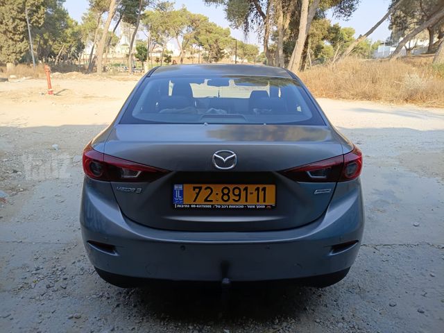 מאזדה 3