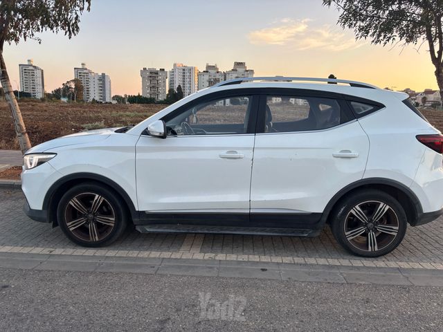 אם ג'י ZS