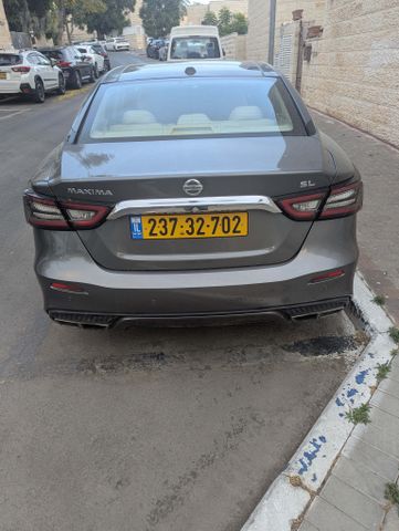 ניסאן מקסימה