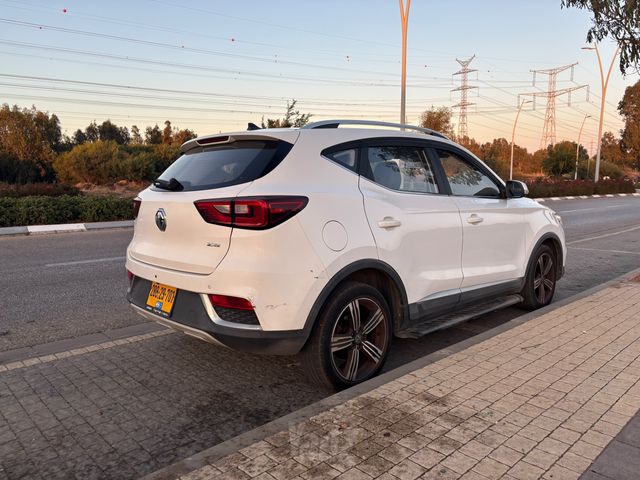 אם ג'י ZS