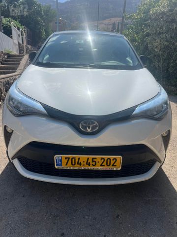 מודעת רכב טויוטה C-HR