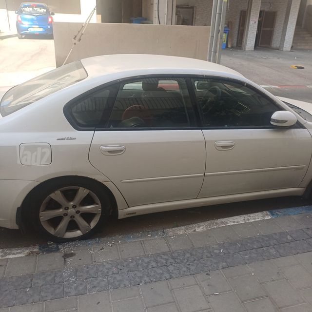 סובארו B4/לגאסי
