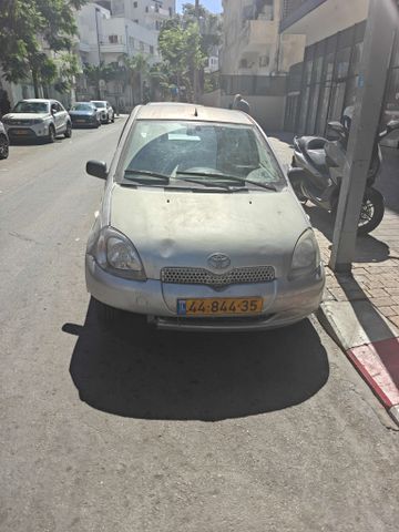 טויוטה יאריס