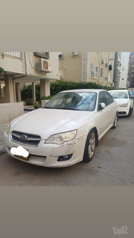 סובארו B4/לגאסי