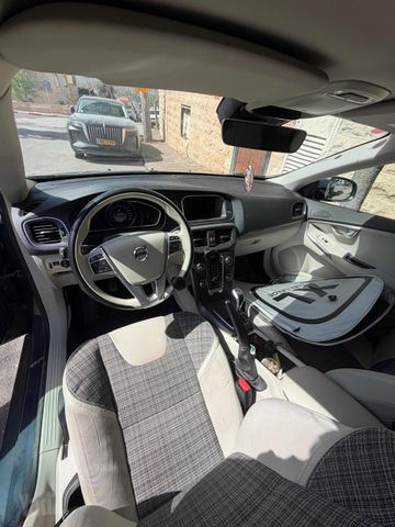 וולוו V40