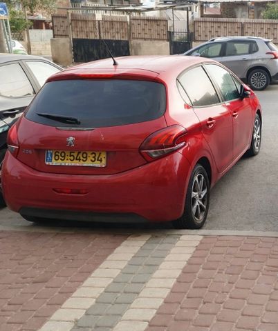 פיג'ו 208