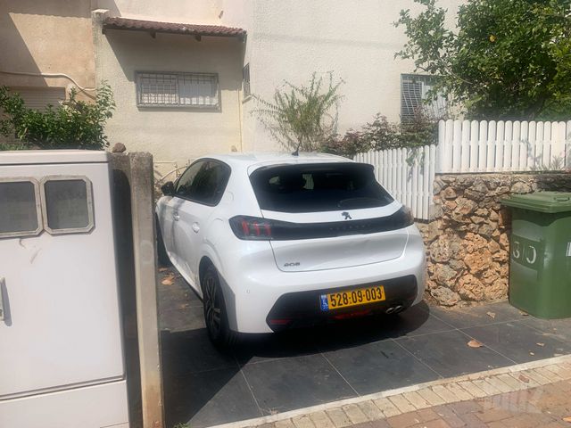 פיג'ו 208