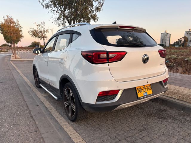 אם ג'י ZS