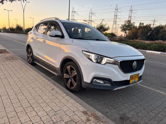 אם ג'י ZS