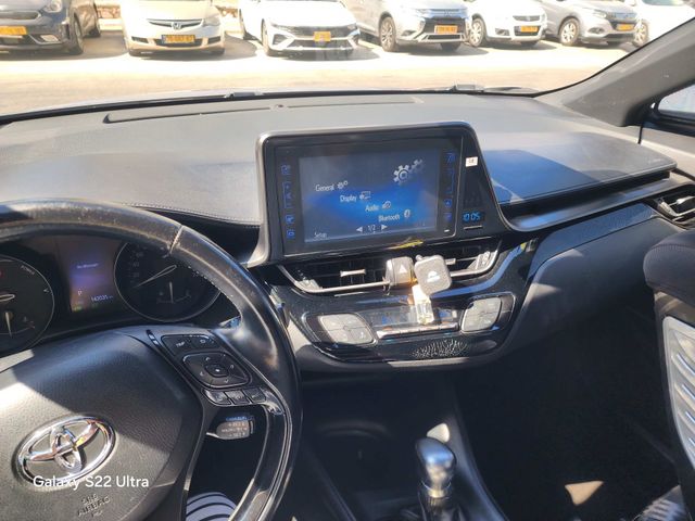 טויוטה C-HR