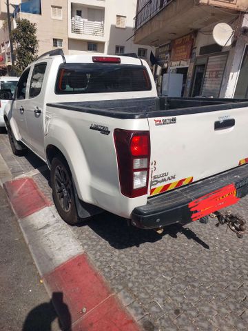 איסוזו די-מקס