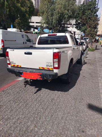 איסוזו די-מקס