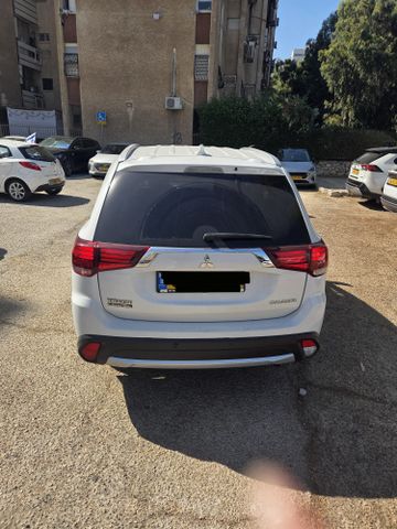 מיצובישי אאוטלנדר