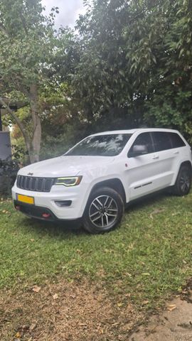 מודעת רכב ג'יפ גרנד צ'ירוקי