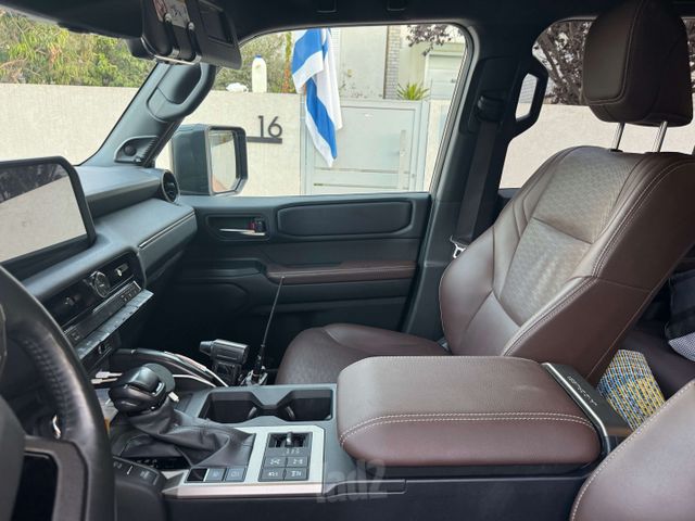 טויוטה לנד קרוזר