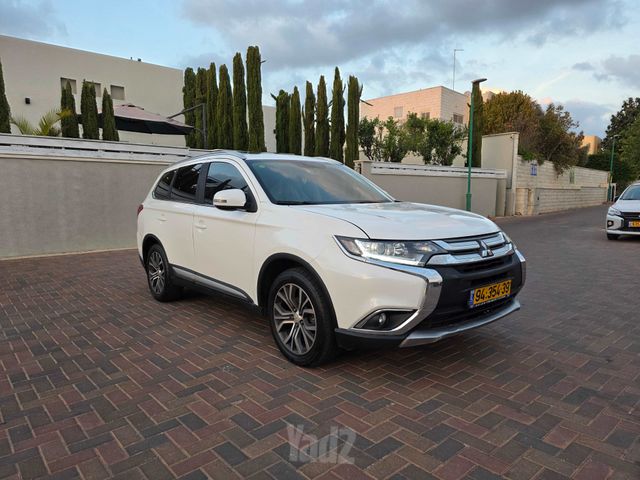 מיצובישי אאוטלנדר