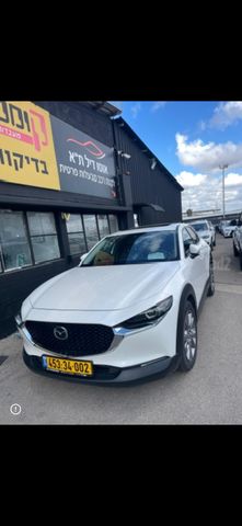 מודעת רכב מאזדה CX-30