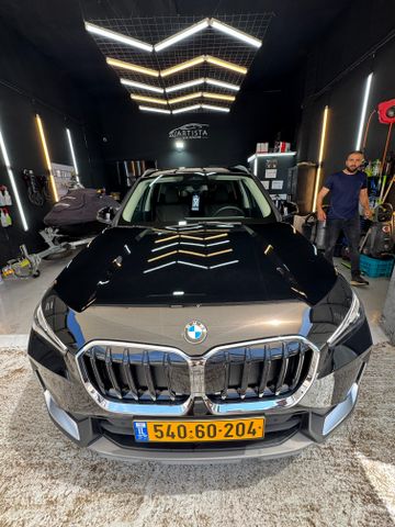 ב מ וו X1