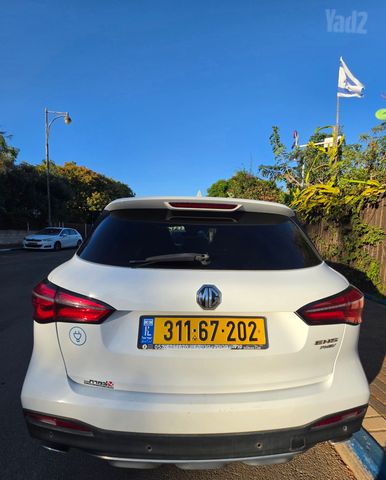 מודעת רכב אם ג'י EHS PHEV