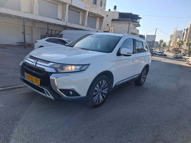 מיצובישי אאוטלנדר
