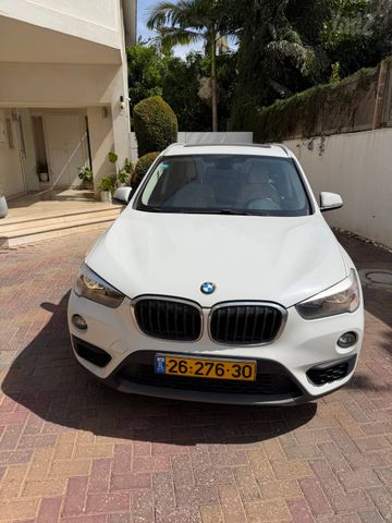 ב מ וו X1