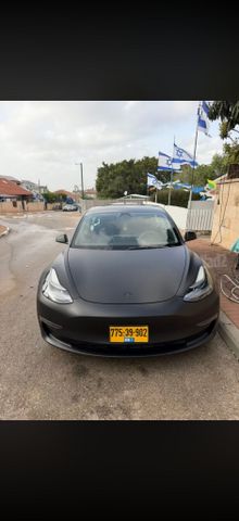 מודעת רכב טסלה מודל 3