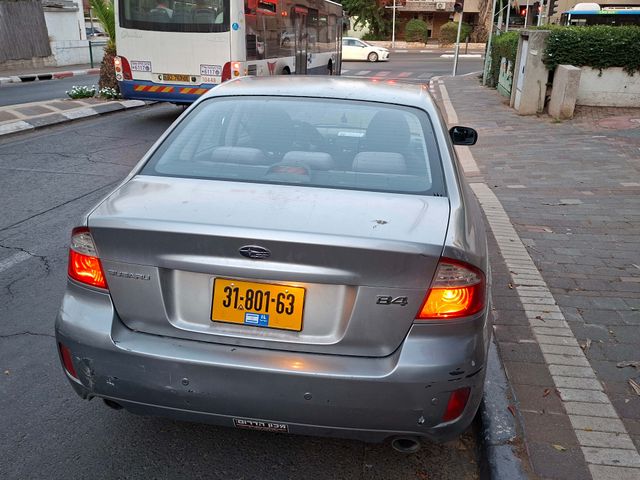 סובארו B4/לגאסי