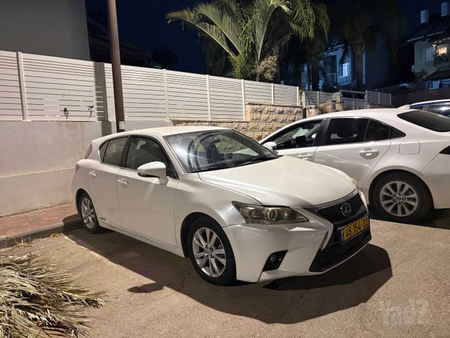 מודעת רכב לקסוס CT