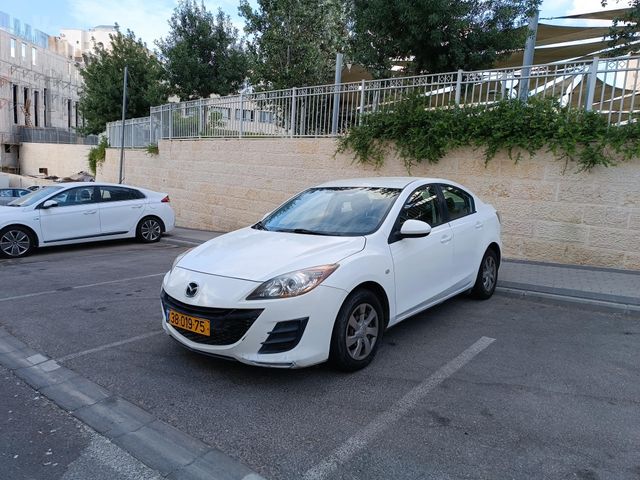 מודעת רכב מאזדה 3