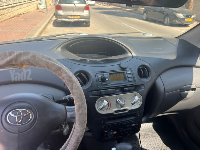טויוטה יאריס