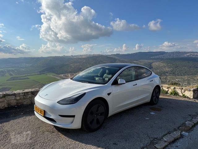 מודעת רכב טסלה מודל 3