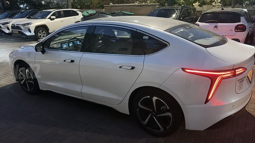 אי.וי איזי Limo