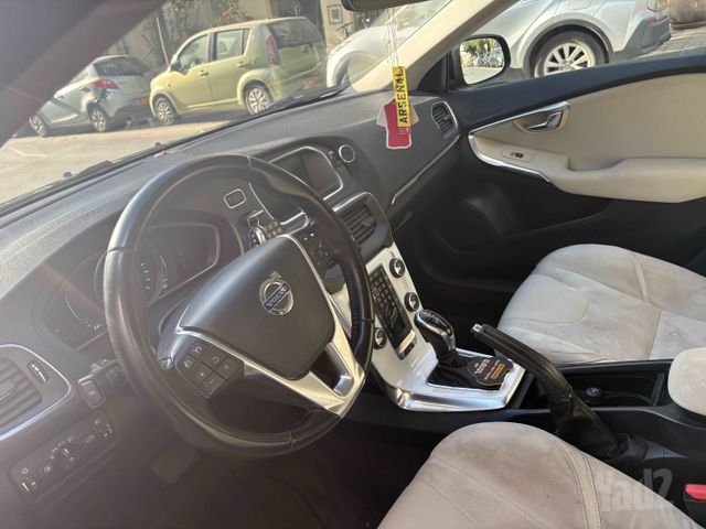 וולוו V40
