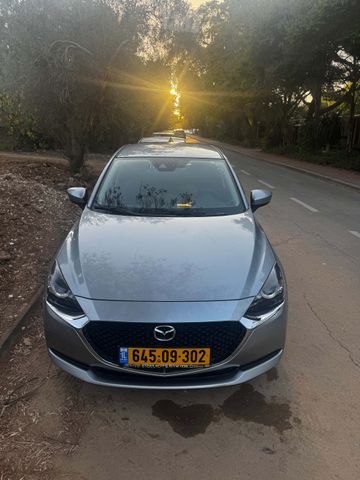 מודעת רכב מאזדה 2