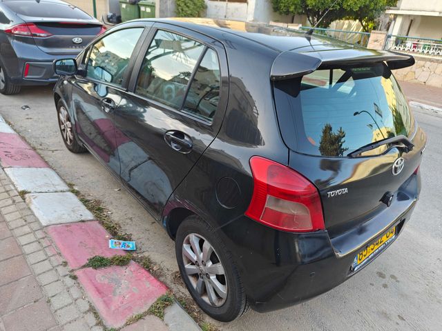 טויוטה יאריס