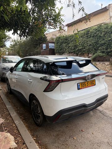 מודעת רכב אם ג'י MG4