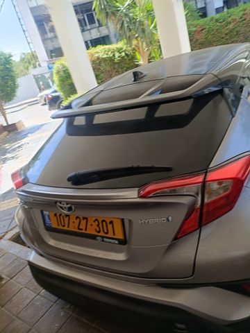 מודעת רכב טויוטה C-HR