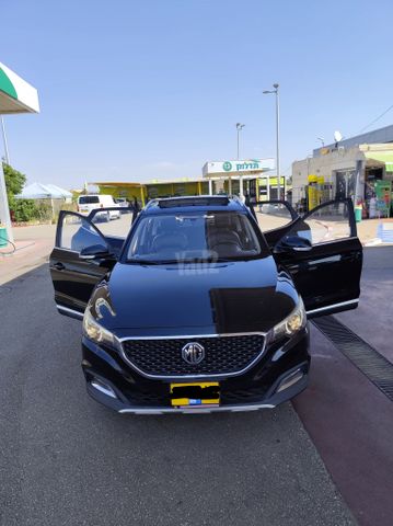 מודעת רכב אם ג'י ZS