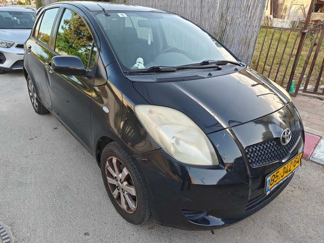 טויוטה יאריס
