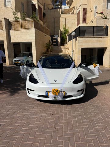 מודעת רכב טסלה מודל 3