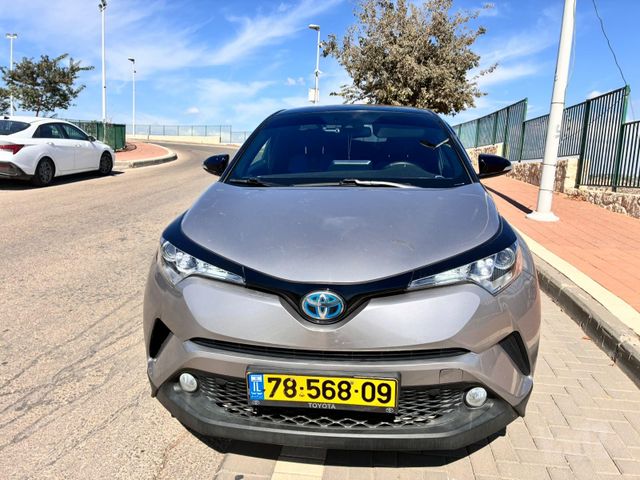 מודעת רכב טויוטה C-HR