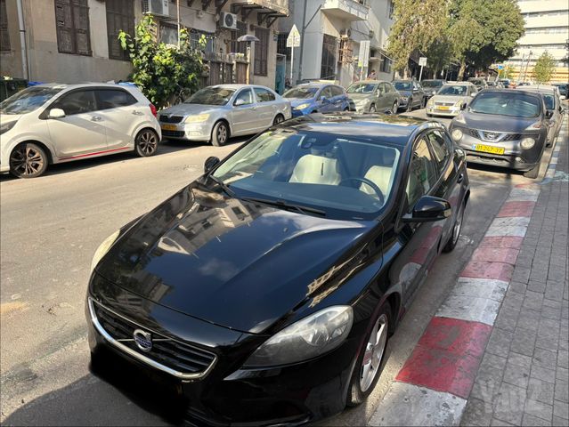 וולוו V40