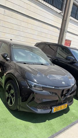 מודעת רכב אלפא רומיאו ג'וניור