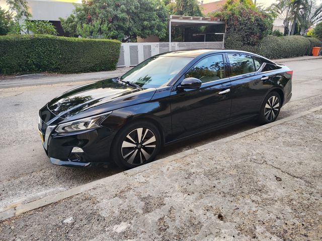ניסאן אלטימה